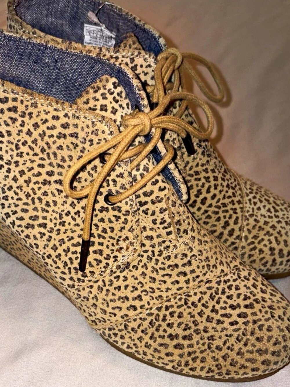 Tom's Leopard Wedges Size 8 Like New